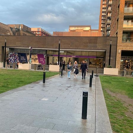 Luxury Riverside Apt With Easy Access To Central London, O2, Excel Centre And Parking Exterior photo
